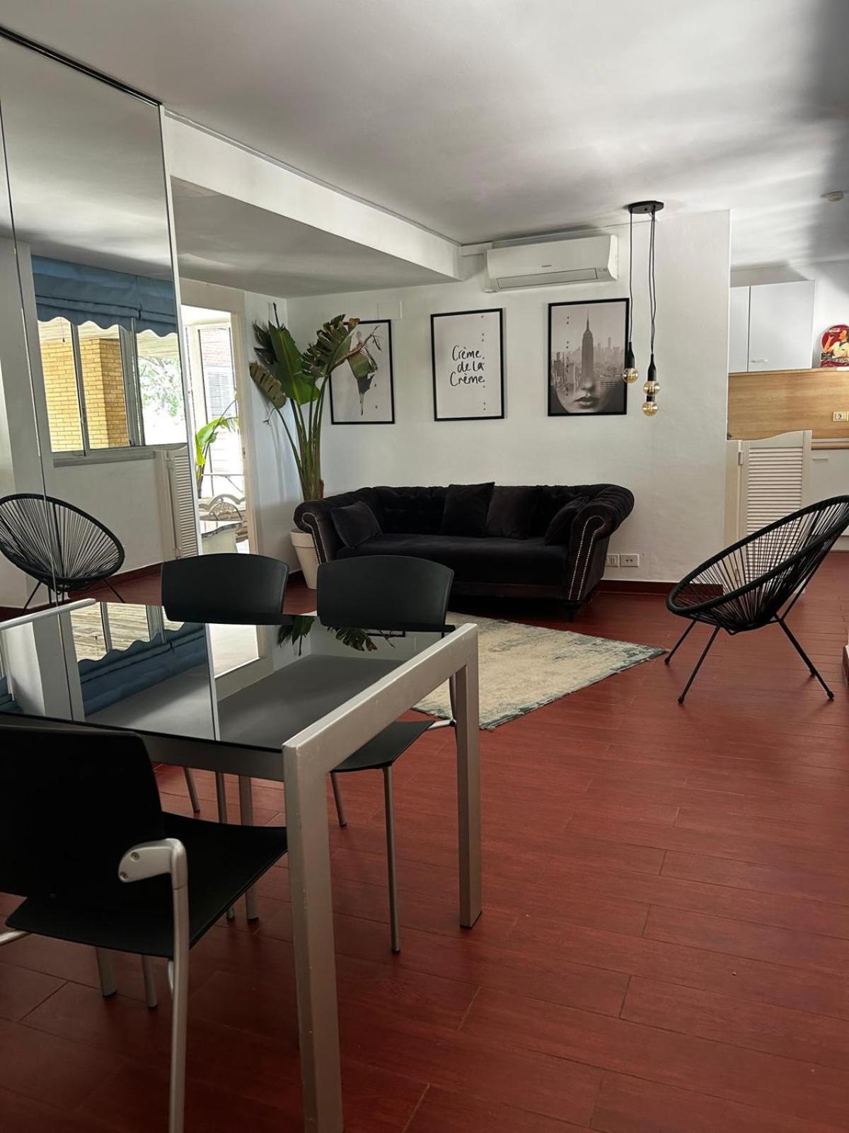 Beachfront Family Oasis - 2br For 4 Barcelona